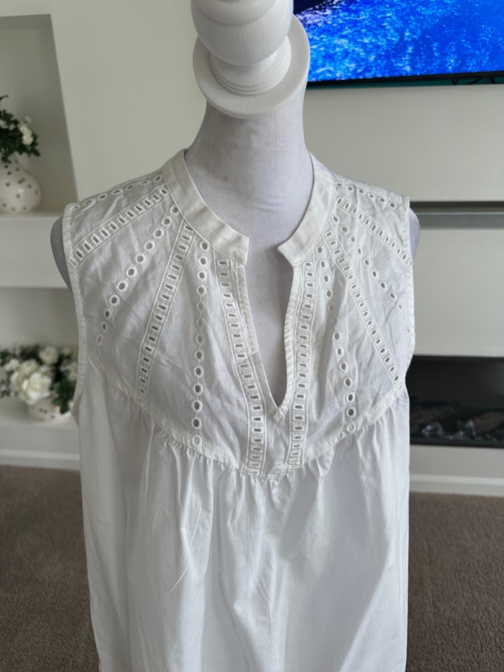Tommy Bahama White Eyelet Sleeveless Blouse - Picture 7 of 10